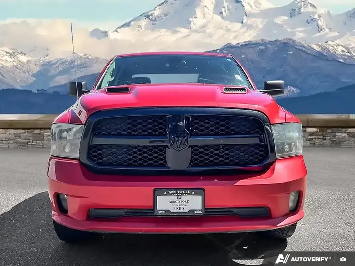 Ram 1500 Classic Crew Cab 2023 photo 2