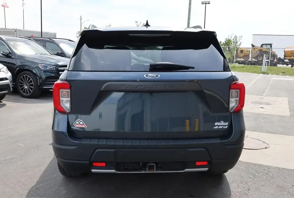 Ford Explorer 2022 photo 3