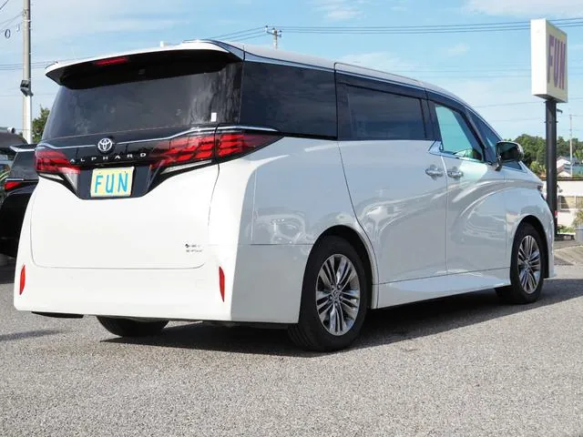 Toyota Alphard 2023 photo 5