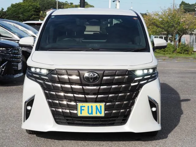 Toyota Alphard 2023 photo 2
