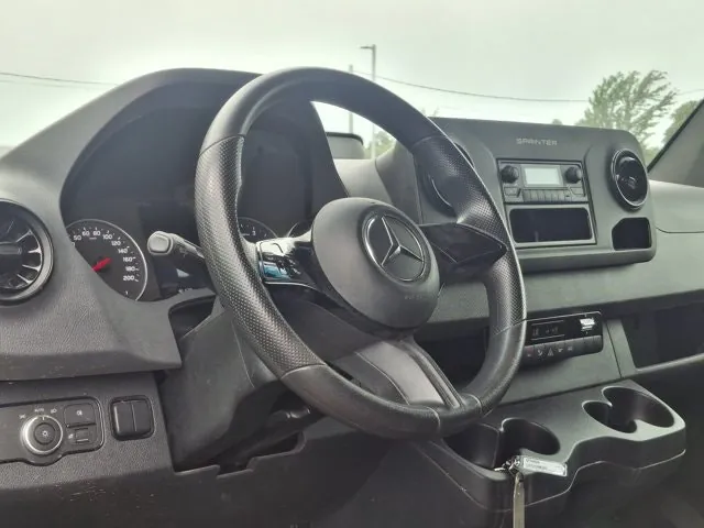 Mercedes-Benz Sprinter 2025 photo 2
