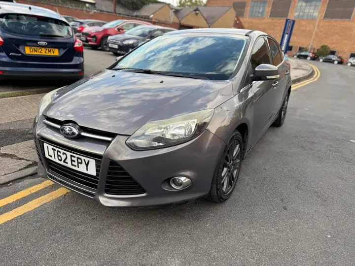 Ford Focus 2012 photo 2