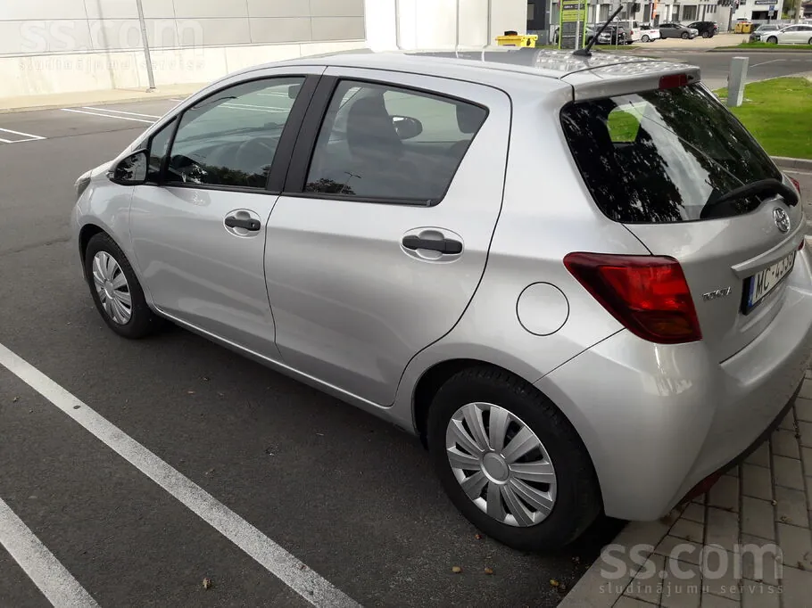 Toyota Yaris 2015 photo 3
