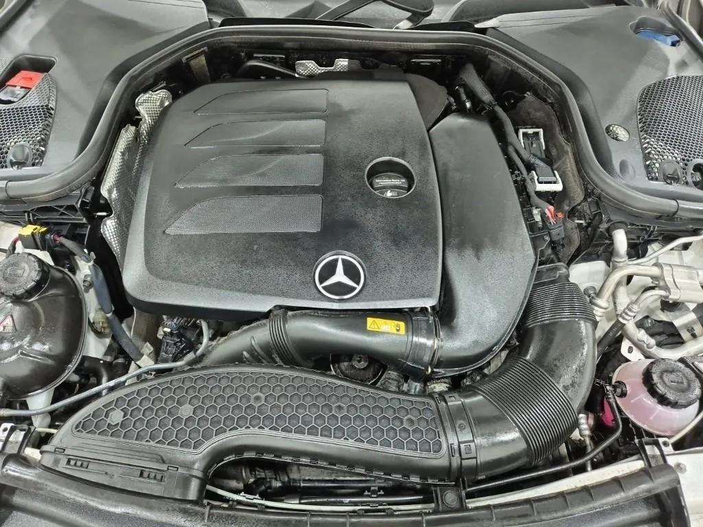 Mercedes-Benz E-Class 2022 photo 5