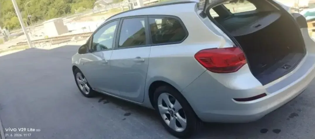 Opel Astra 2013 photo 3