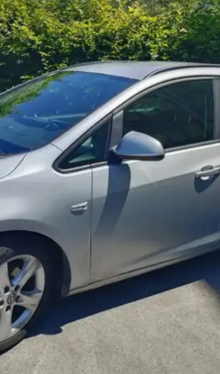 Opel Astra 2013 photo 2