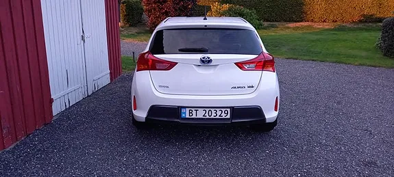 Toyota Auris 2014 photo 3