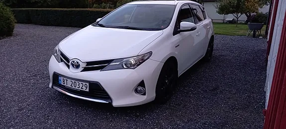 Toyota Auris 2014 photo 2