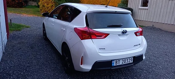 Toyota Auris 2014 photo 5