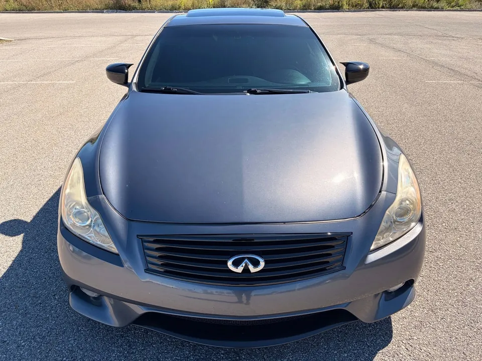 Infiniti G37X 2011 photo 2