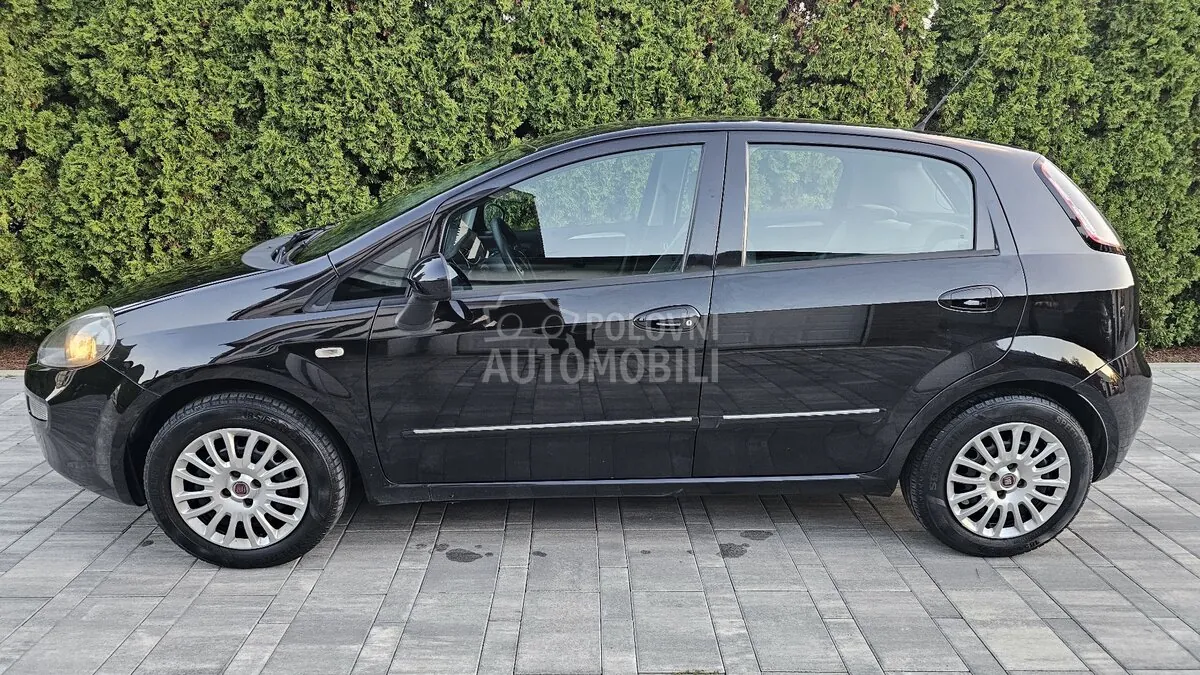 Fiat Grande Punto 2012 photo 2