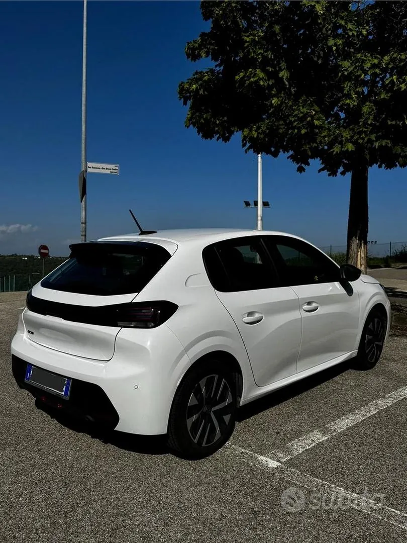 Peugeot 208 2025 photo 3