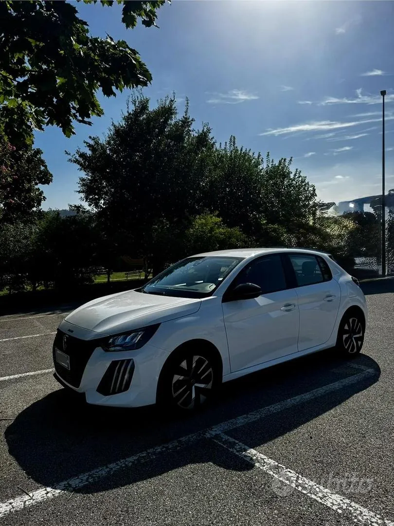 Peugeot 208 2025 photo 2