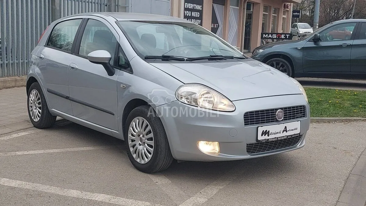 Fiat Grande Punto 2009 photo 2