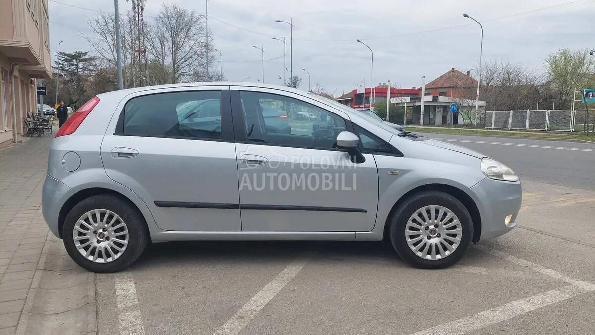 Fiat Grande Punto 2009 photo 4
