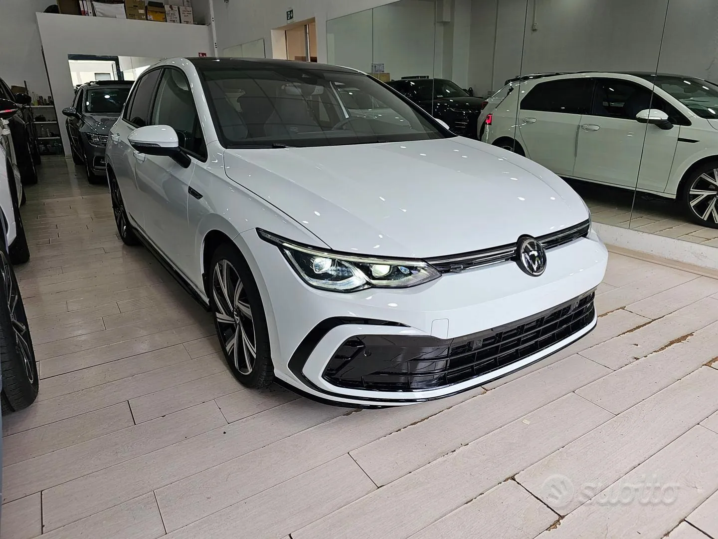 Volkswagen Golf 2023 photo 2