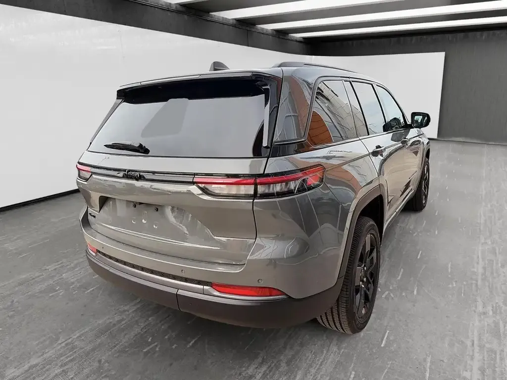Jeep Grand Cherokee 2027 photo 5
