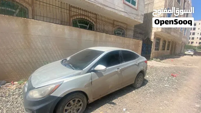 Hyundai Accent 2012 photo 4