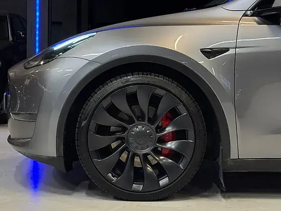 Tesla Model Y 2023 photo 4