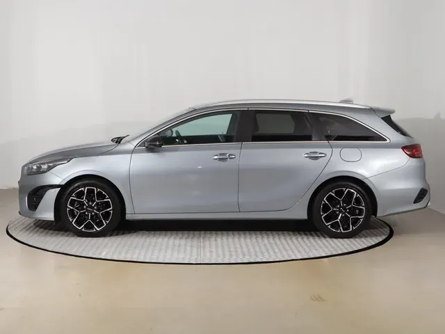 Kia Ceed Sw 2025 photo 2