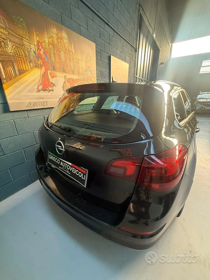 Opel Astra 2012 photo 4