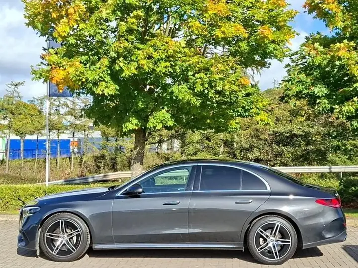 Mercedes-Benz E-Class 2025 photo 4