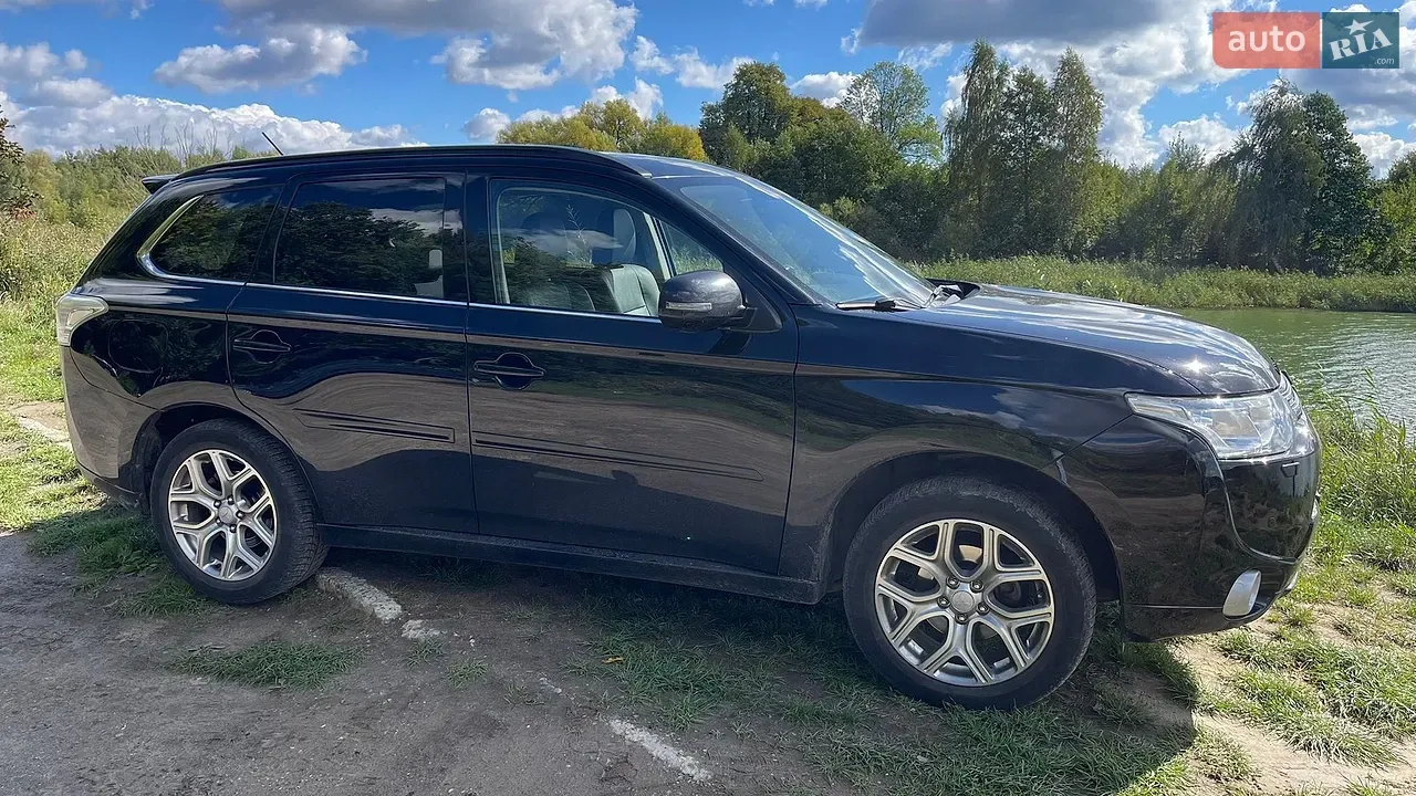 Mitsubishi Outlander 2014 photo 2