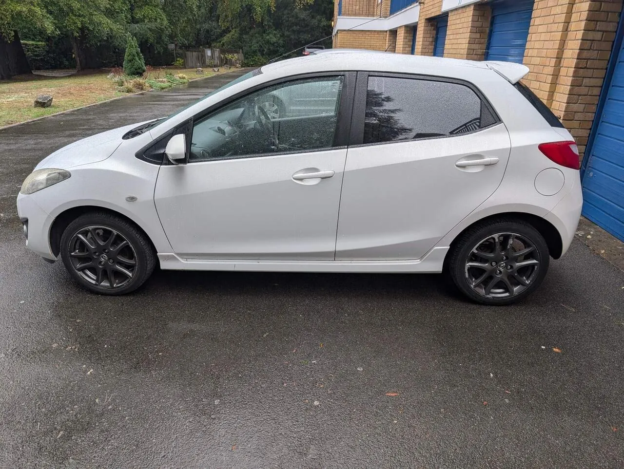 Mazda Mazda2 2012 photo 5