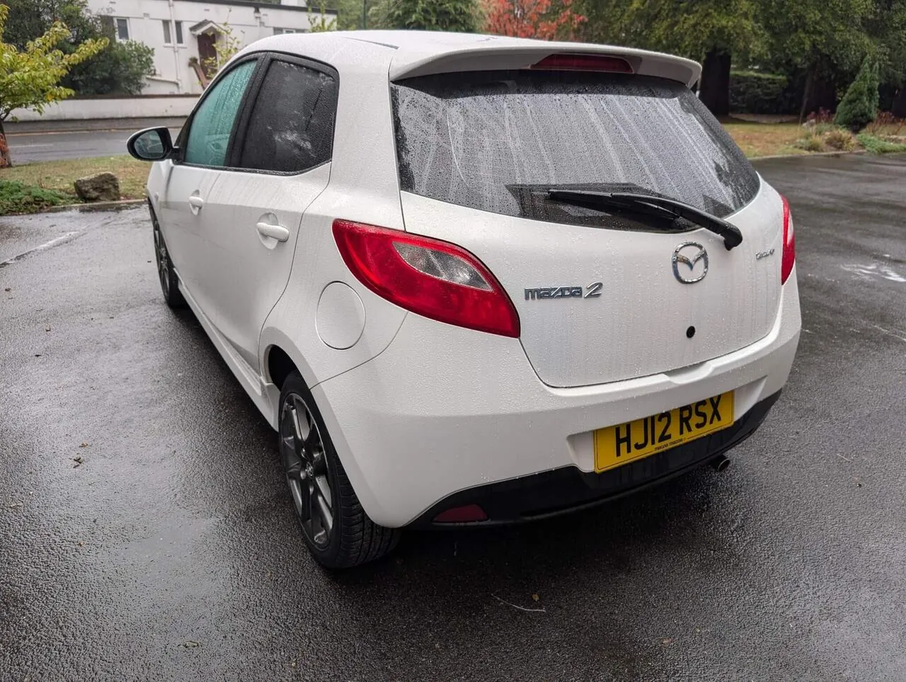 Mazda Mazda2 2012 photo 4