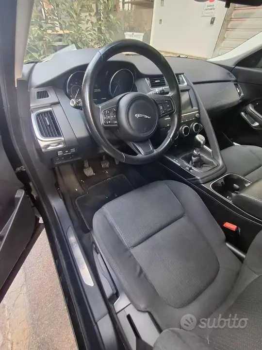 Jaguar E-Pace 2023 photo 4