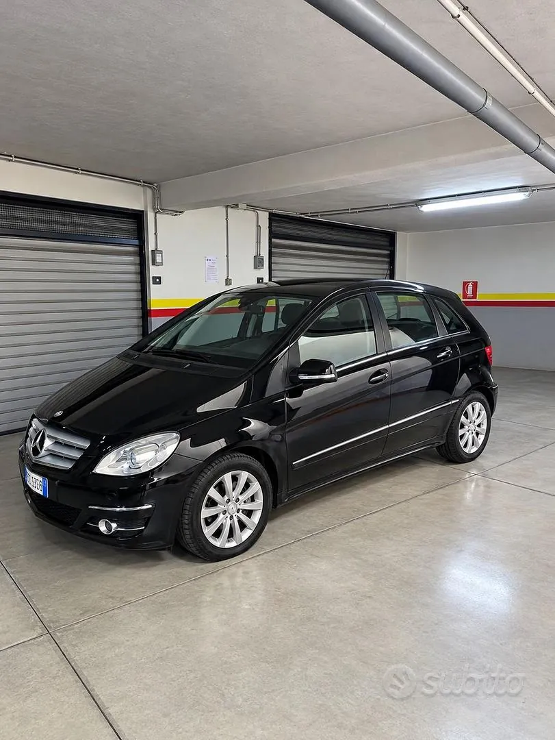 Mercedes-Benz B-Class 2011 photo 2