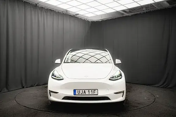 Tesla Model Y 2023 photo 4
