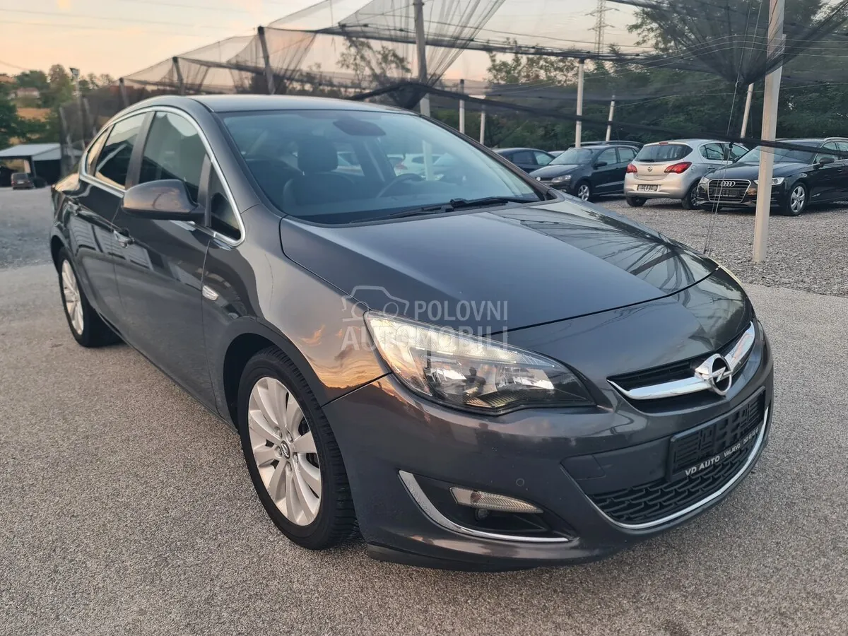 Opel Astra J 2012 photo 4