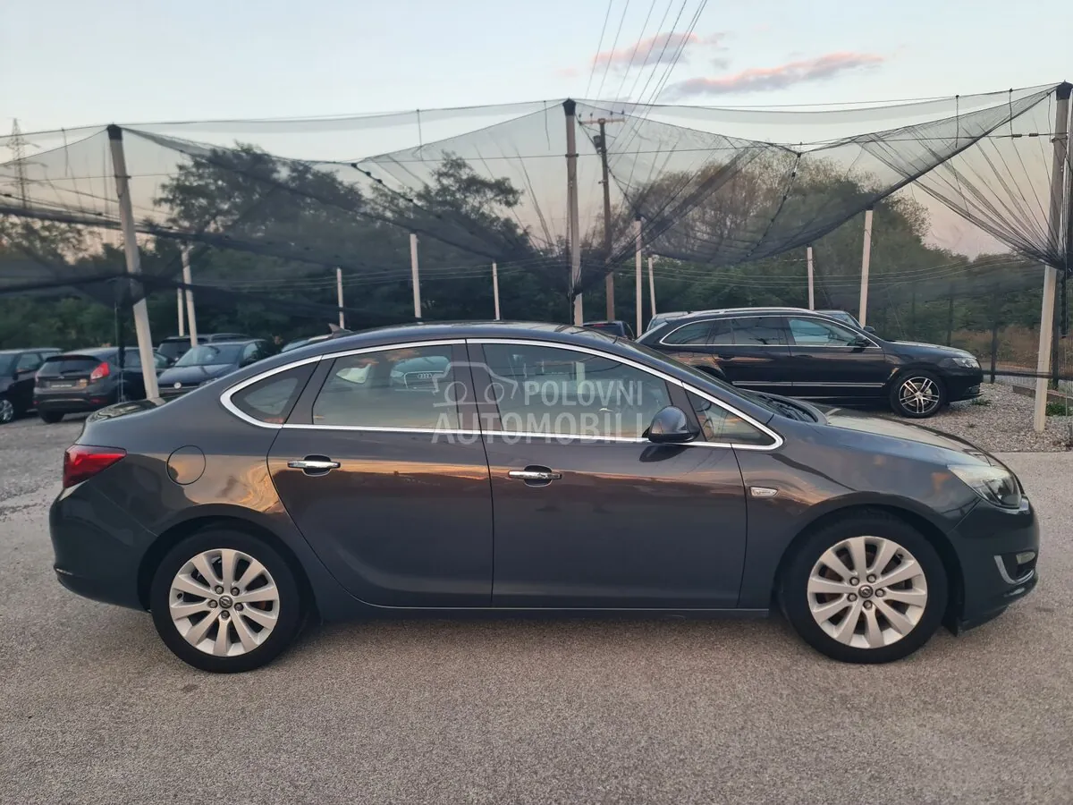 Opel Astra J 2012 photo 5