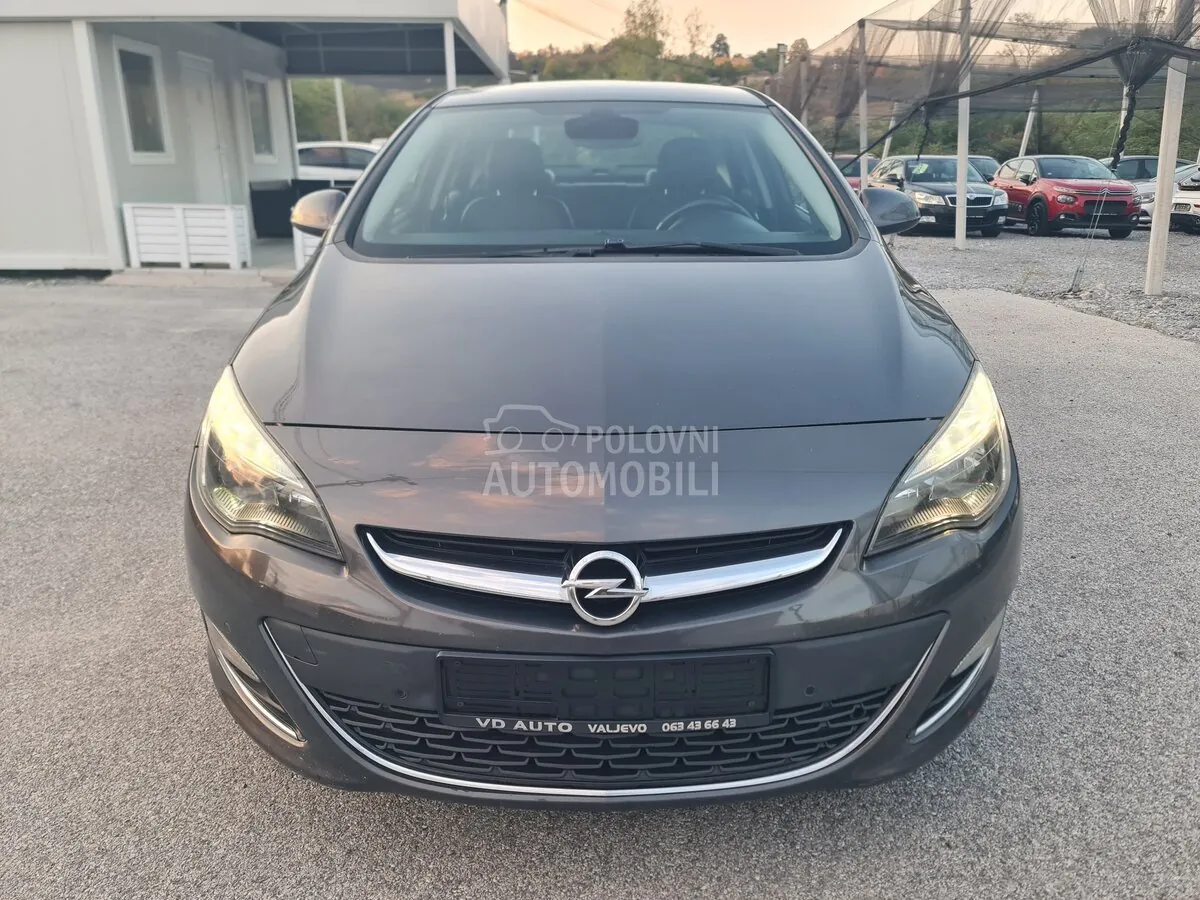 Opel Astra J 2012 photo 3