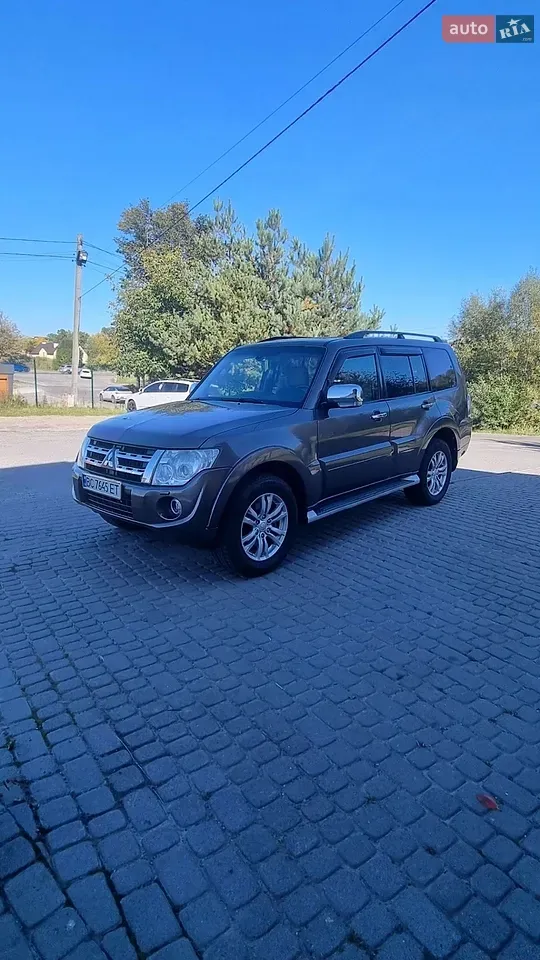 Mitsubishi Pajero Wagon 2012 photo 4