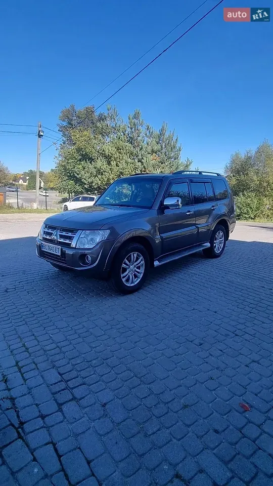 Mitsubishi Pajero Wagon 2012 photo 3