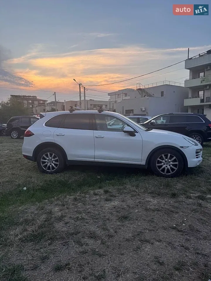 Porsche Cayenne 2013 photo 2