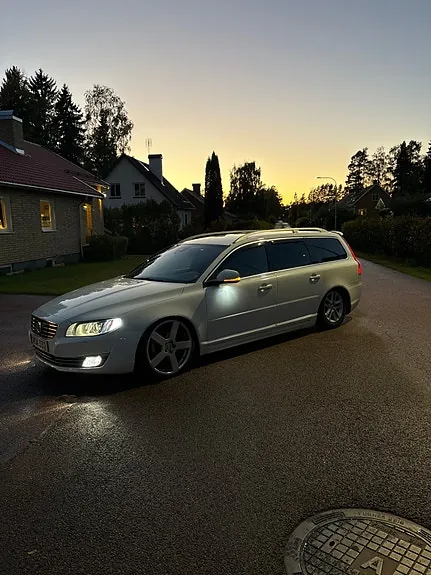Volvo V70 2014 photo 2