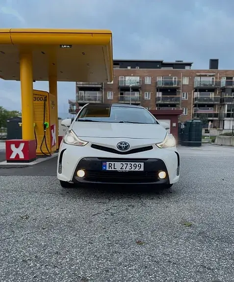 Toyota Prius 2018 photo 2