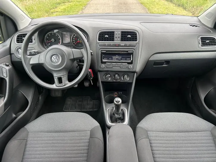 Volkswagen Polo 2012 photo 2