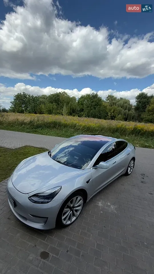 Tesla Model 3 2018 photo 3