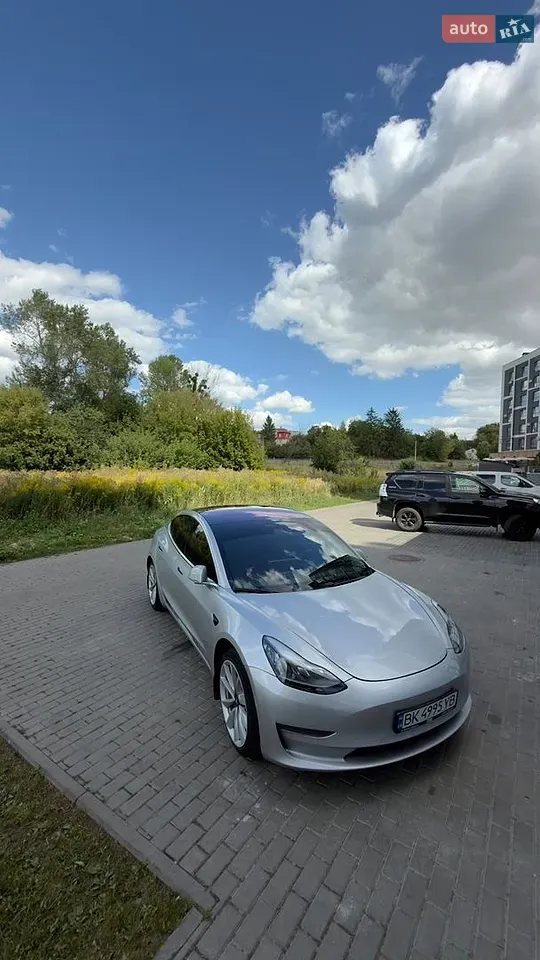 Tesla Model 3 2018 photo 2