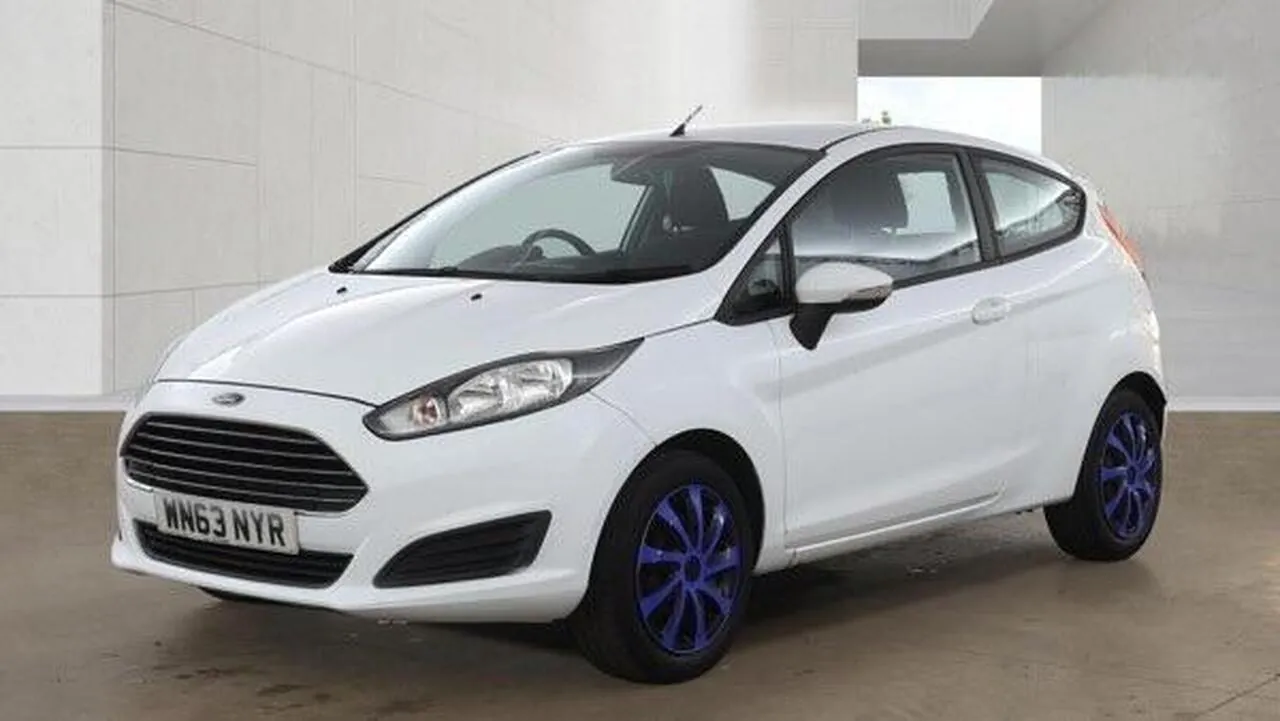 Ford Fiesta 2013 photo 2