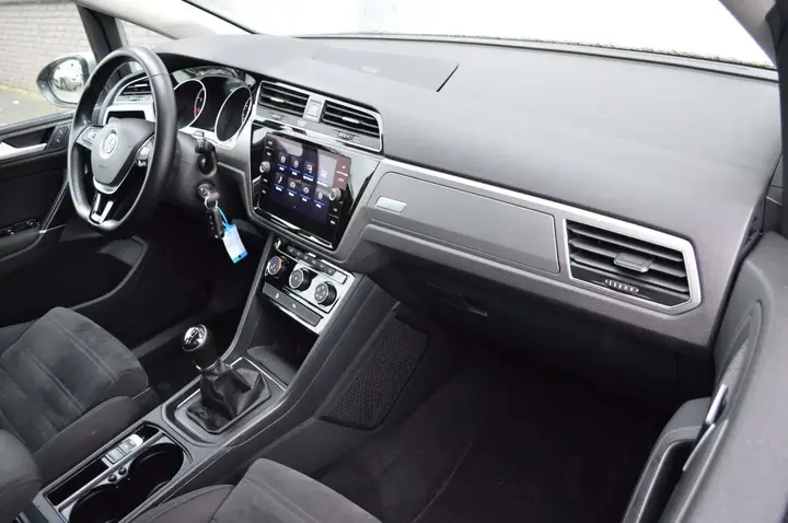 Volkswagen Touran 2017 photo 5