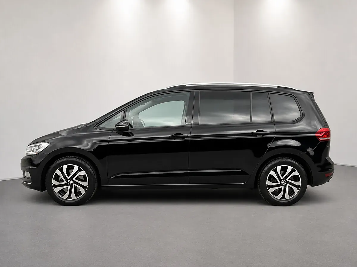 Volkswagen Touran 2024 photo 2