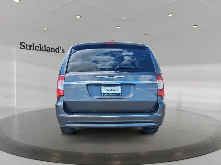 Chrysler Town & Country 2014 photo 3