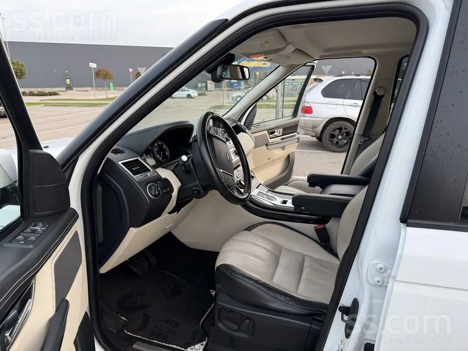 Land Rover Range Rover Sport 2011 photo 3