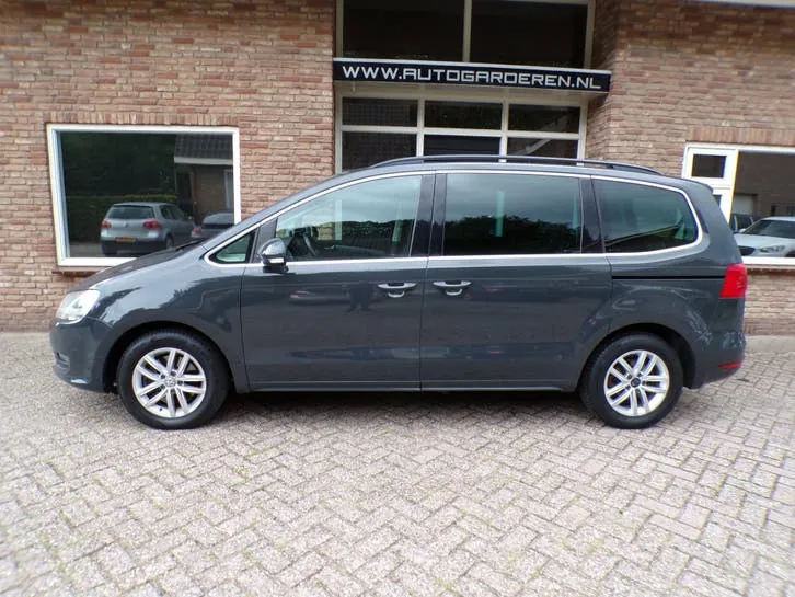 Volkswagen Sharan 2012 photo 2