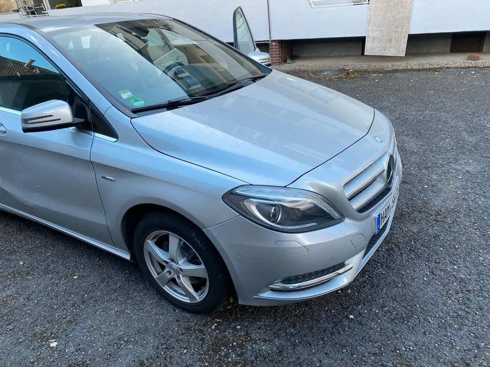Mercedes-Benz B180
